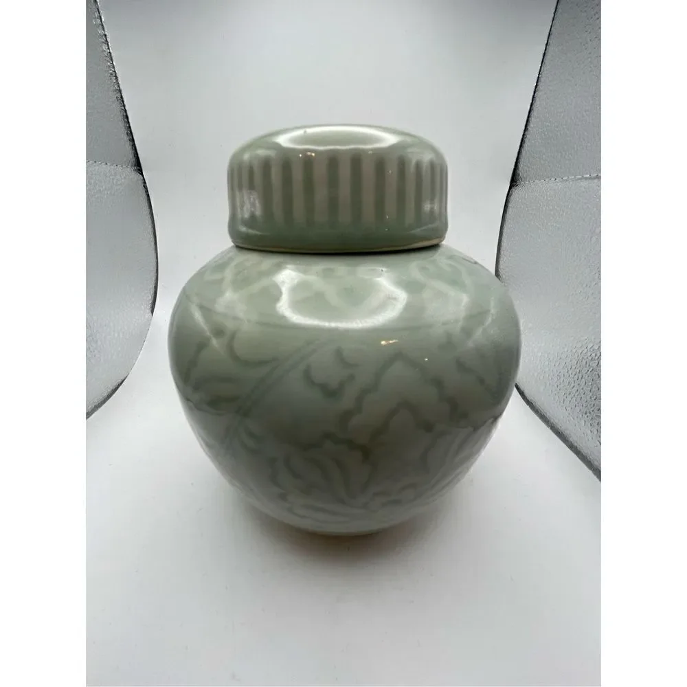 Ginger Jar vintage green pattern